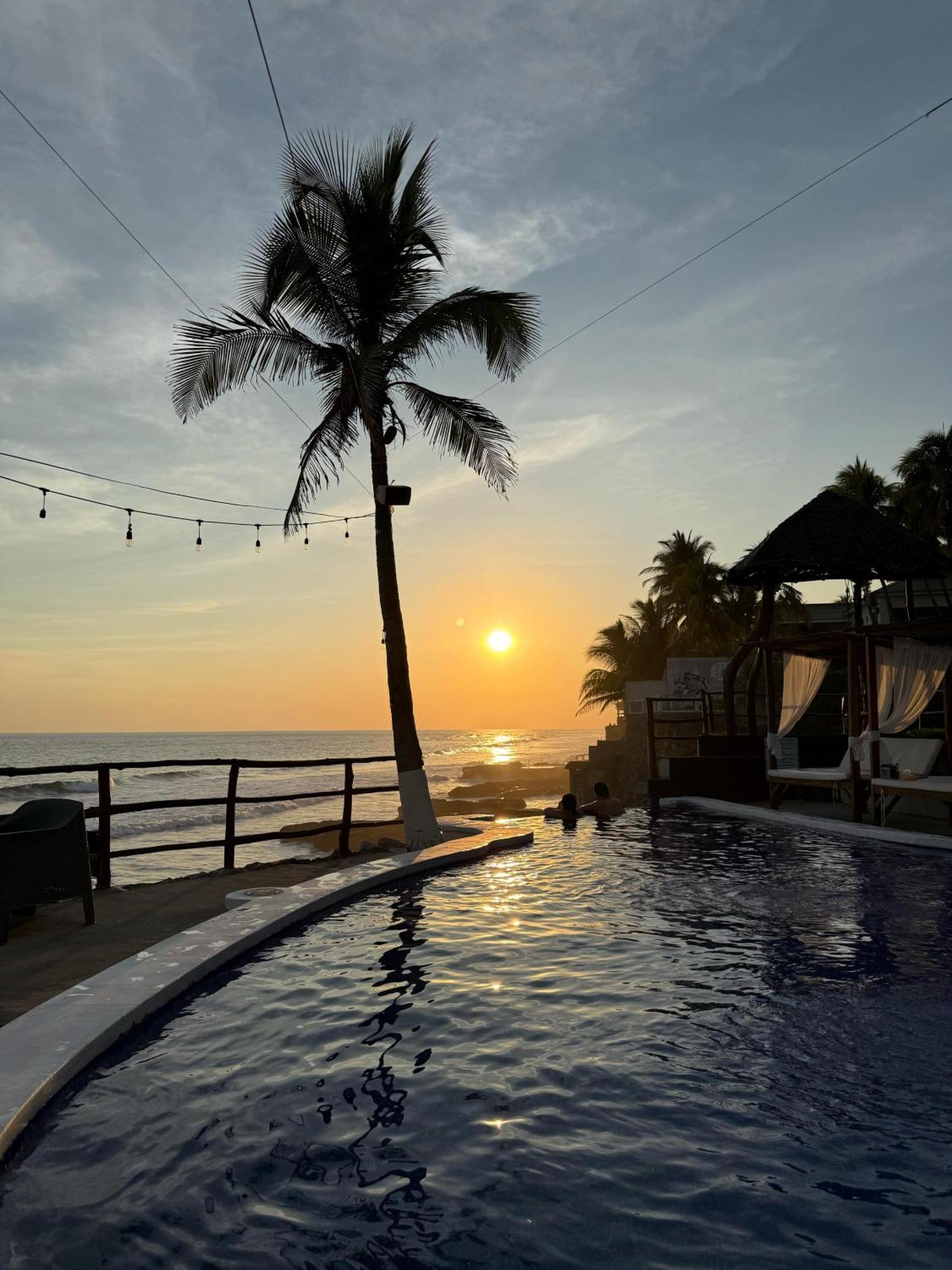 Reef On The Water Hotel Tamanique Bagian luar foto